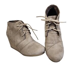 Cityclassified Tan Lace Up High Wedge Faux Suede Ankle Bootie Size 7